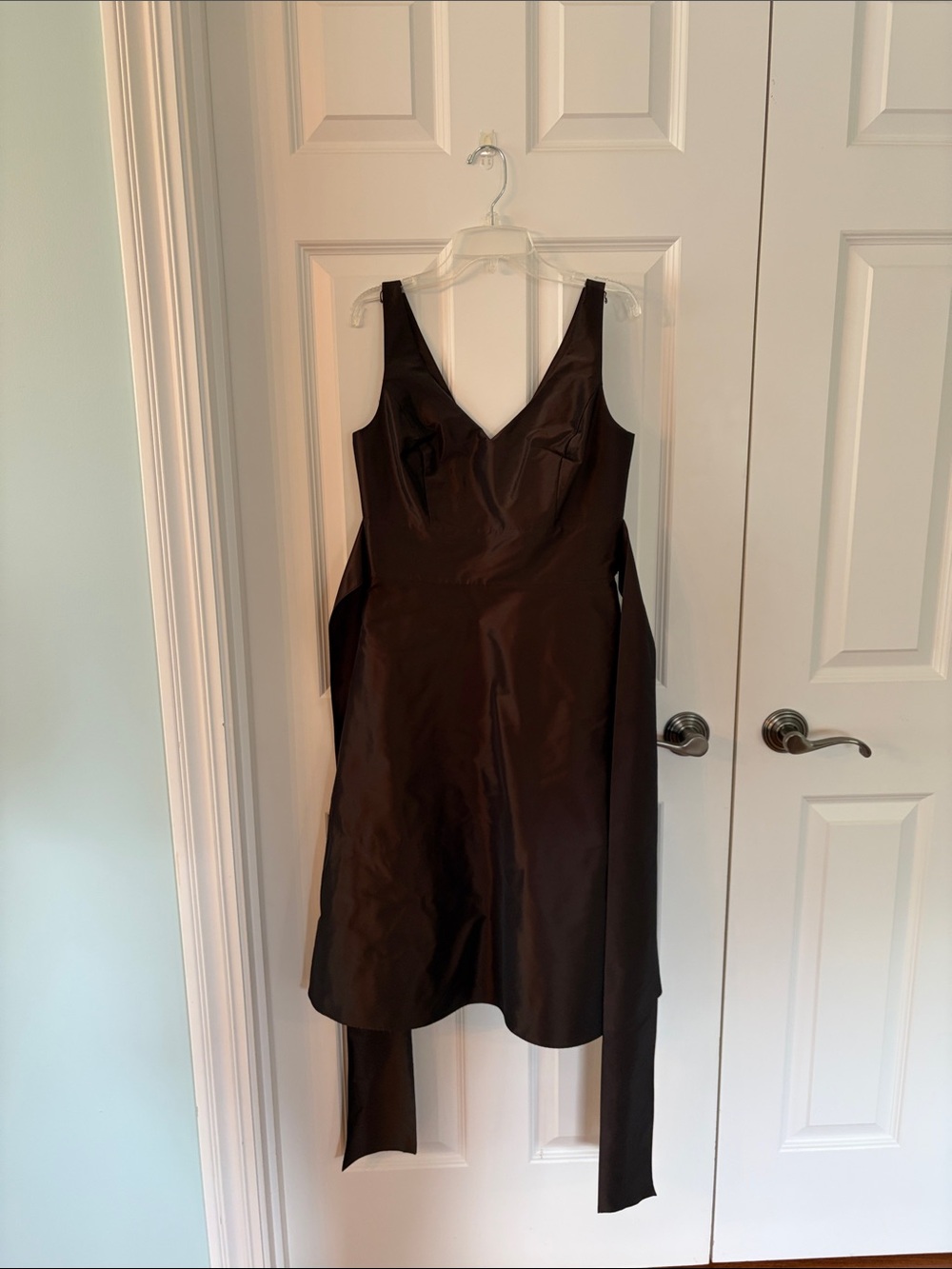 Brown V-Neck Sleeveless Cocktail Dress